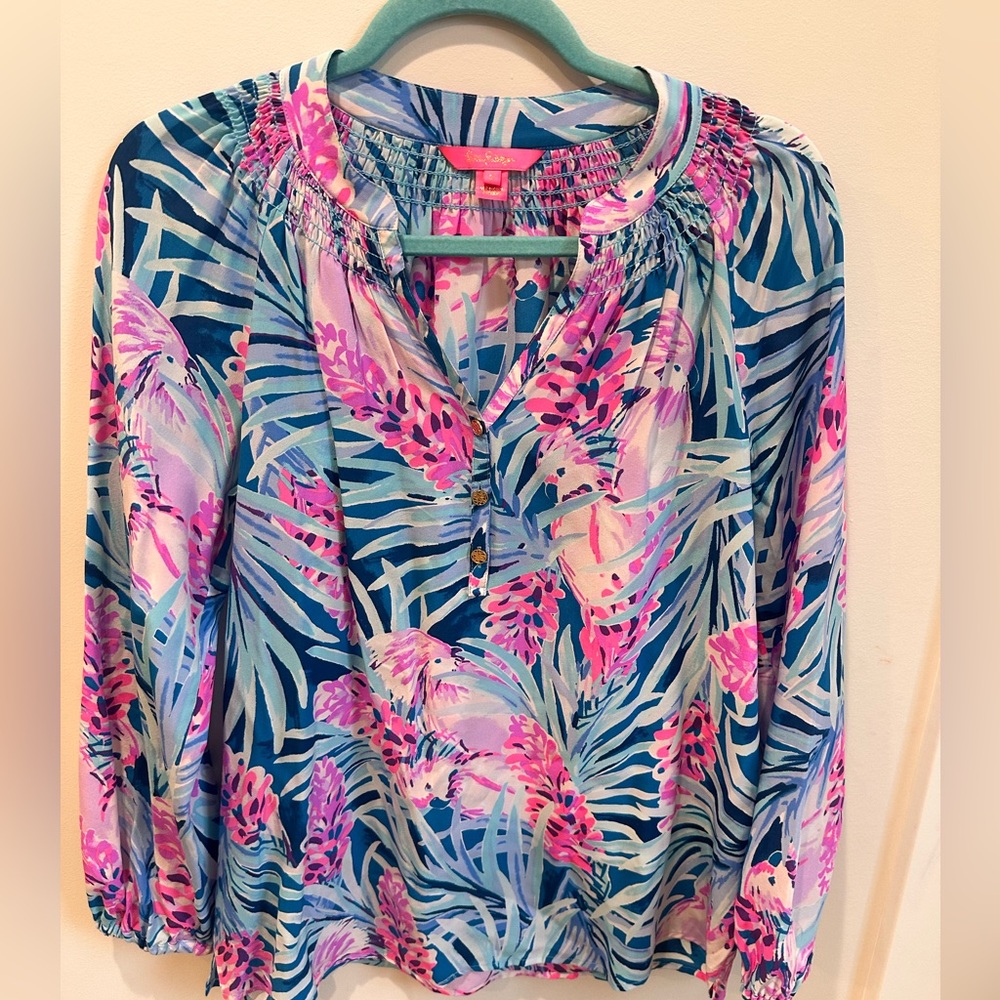EUC Lilly Pulitzer Elsa 100% silk top size small Pattern Tweet Heart